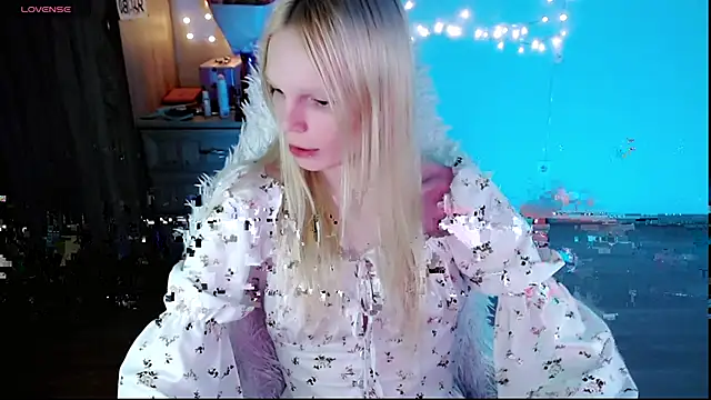 Snapshot of Emily_Nyaffee chatting on March 22, 2025, 7:42 pm Emily Nyaffee online show from March 22, 2025, 7:42 pm