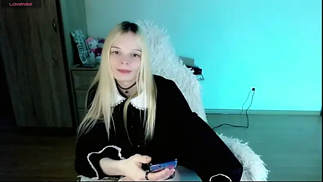 Snapshot of Emily_Nyaffee chatting on February 9, 2025, 11:36 pm Emily Nyaffee online show from February 9, 2025, 11:36 pm