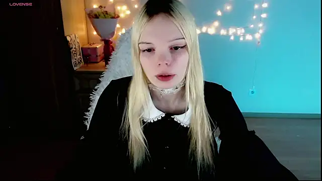 Snapshot of Emily_Nyaffee chatting on February 24, 2025, 10:36 pm Emily Nyaffee online show from February 24, 2025, 10:36 pm