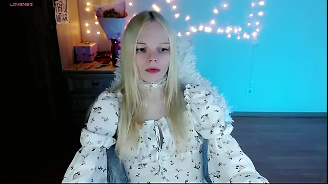 Snapshot of Emily_Nyaffee chatting on March 14, 2025, 7:23 pm Emily Nyaffee online show from March 14, 2025, 7:23 pm