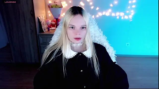 Snapshot of Emily_Nyaffee chatting on February 22, 2025, 3:01 am Emily Nyaffee online show from February 22, 2025, 3:01 am