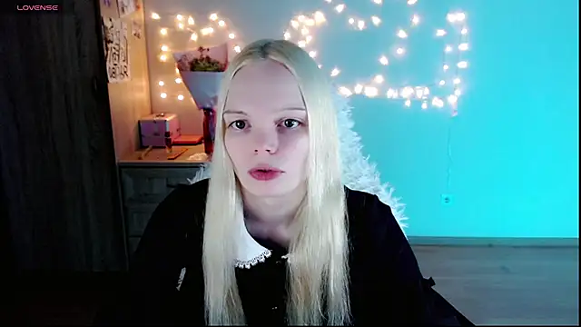 Snapshot of Emily_Nyaffee chatting on March 4, 2025, 8:16 pm Emily Nyaffee online show from March 4, 2025, 8:16 pm