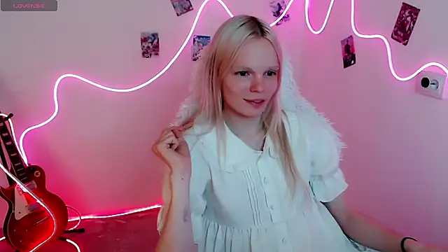 Snapshot of Emily_Nyaffee chatting on September 11, 2025, 1:33 pm Emily Nyaffee online show from September 11, 2025, 1:33 pm