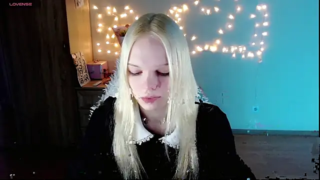 Snapshot of Emily_Nyaffee chatting on February 26, 2025, 11:09 pm Emily Nyaffee online show from February 26, 2025, 11:09 pm