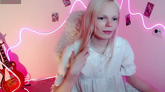 Snapshot of Emily_Nyaffee chatting on September 10, 2025, 5:23 pm Emily Nyaffee online show from September 10, 2025, 5:23 pm