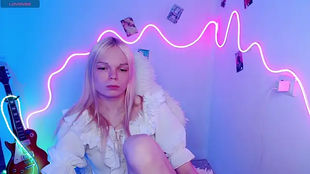 Snapshot of Emily_Nyaffee chatting on October 30, 2025, 4:59 pm Emily Nyaffee online show from October 30, 2025, 4:59 pm