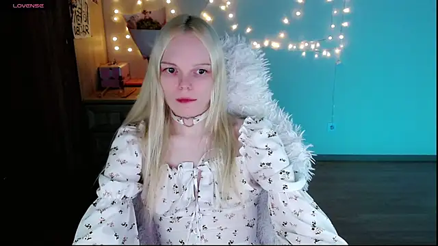 Snapshot of Emily_Nyaffee chatting on March 8, 2025, 1:06 am Emily Nyaffee online show from March 8, 2025, 1:06 am