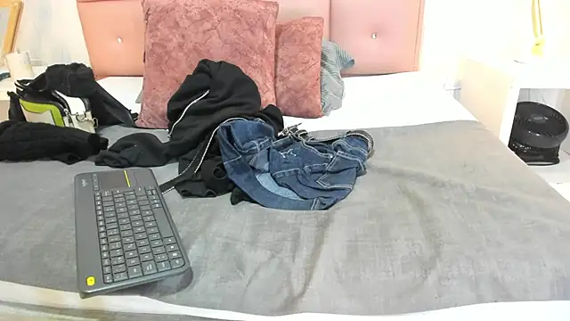 Snapshot of lhiamfit chatting on December 5, 2025, 3:10 pm lhiamfit online show from December 5, 2025, 3:10 pm