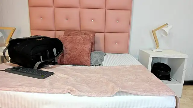 Snapshot of lhiamfit chatting on November 14, 2025, 3:54 am lhiamfit online show from November 14, 2025, 3:54 am