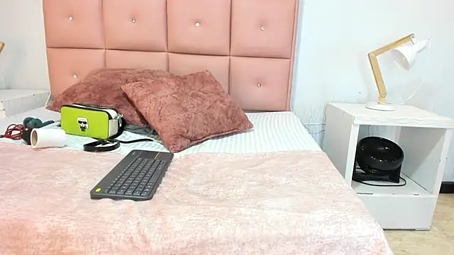 Snapshot of lhiamfit chatting on November 9, 2025, 5:11 am lhiamfit online show from November 9, 2025, 5:11 am