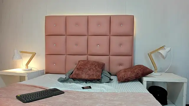 Snapshot of lhiamfit chatting on November 5, 2025, 4:43 pm lhiamfit online show from November 5, 2025, 4:43 pm