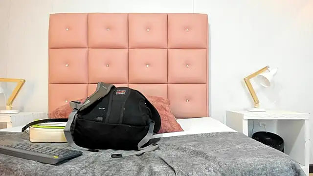 Snapshot of lhiamfit chatting on November 16, 2025, 12:37 am lhiamfit online show from November 16, 2025, 12:37 am