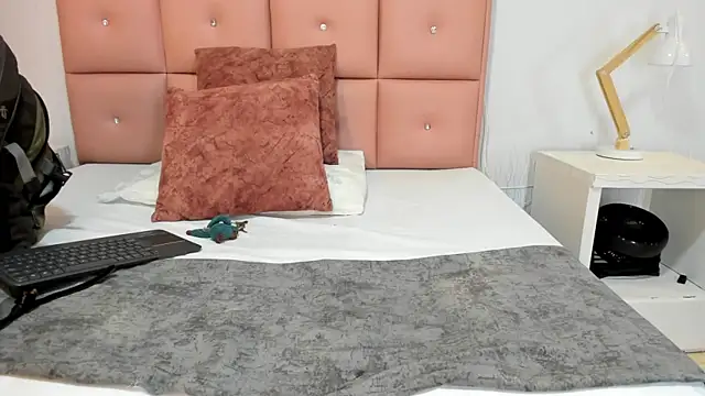 Snapshot of lhiamfit chatting on December 16, 2025, 1:54 am lhiamfit online show from December 16, 2025, 1:54 am