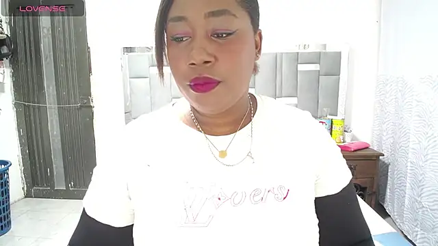 thickebonymilfF online show from March 10, 2025, 1:01 am