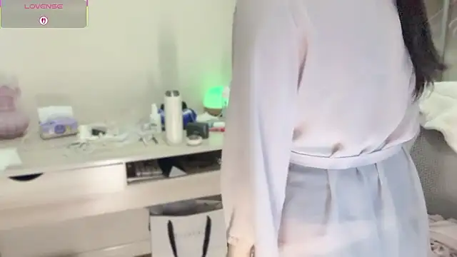 Snapshot of A-xena chatting on December 4, 2025, 2:49 pm A-xena online show from December 4, 2025, 2:49 pm