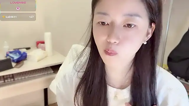 Snapshot of A-xena chatting on November 23, 2025, 2:21 am A-xena online show from November 23, 2025, 2:21 am