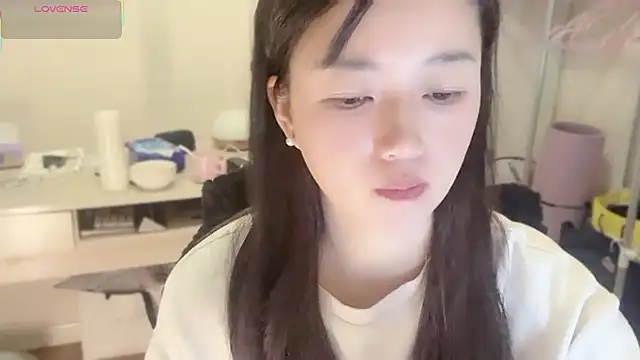 Snapshot of A-xena chatting on December 4, 2025, 2:32 am A-xena online show from December 4, 2025, 2:32 am