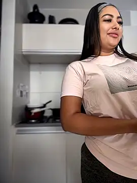 NatashaBrown12 online show from April 8, 2026, 2:07 pm