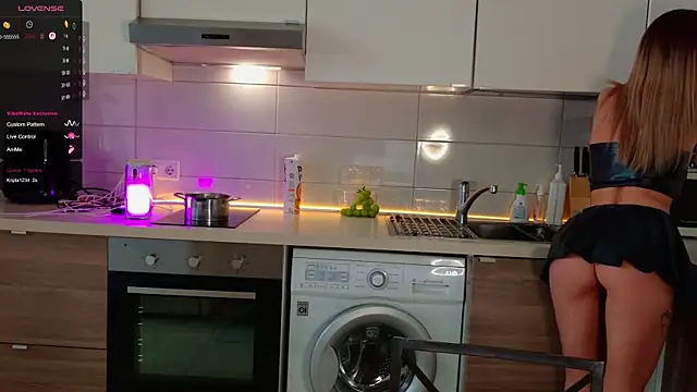 MissLovex online show from November 25, 2025, 5:08 am