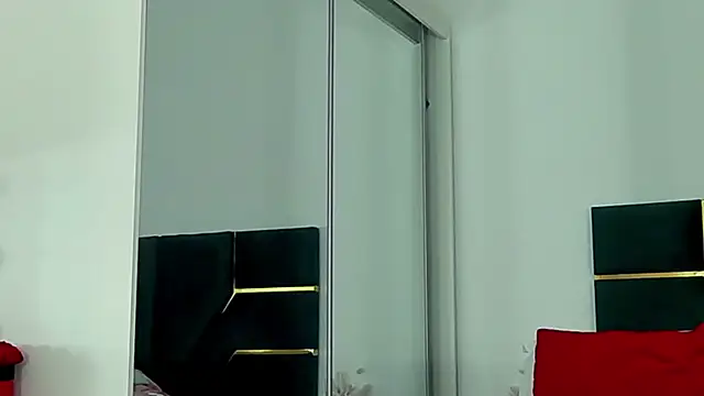 Snapshot of AllisonSweets chatting on April 9, 2026, 10:43 am AllisonSweets online show from April 9, 2026, 10:43 am