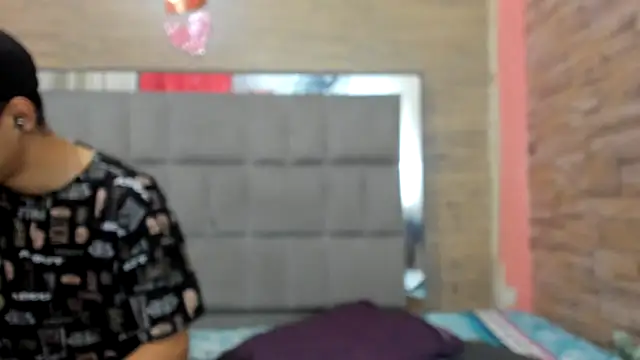 chicasirbo online show from October 25, 2025, 12:32 am