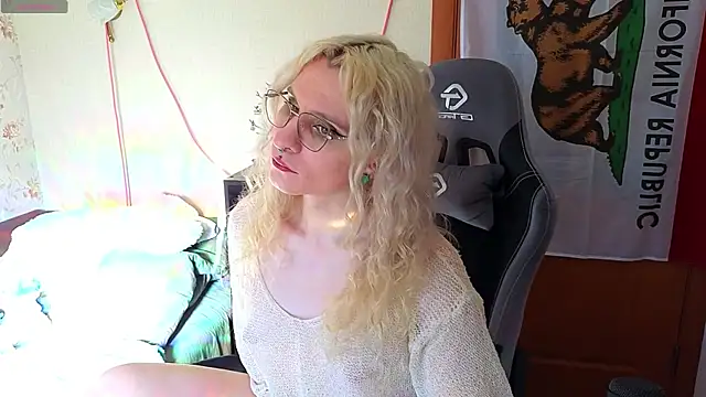 Lori Myaf online show from April 10, 2026, 1:40 pm