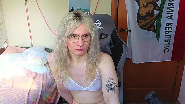 Snapshot of Lori_Myaf chatting on May 20, 2026, 2:25 pm Lori Myaf online show from May 20, 2026, 2:25 pm