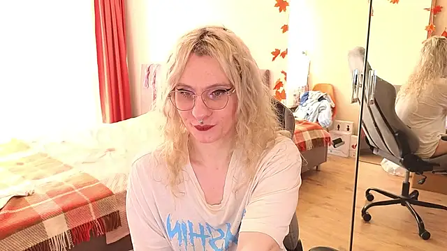 Lori Myaf online show from October 2, 2025, 1:36 pm