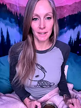 Snapshot of ItsDanniG chatting on October 29, 2025, 5:12 pm ItsDanniG online show from October 29, 2025, 5:12 pm