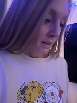 Snapshot of ItsDanniG chatting on October 30, 2025, 5:54 pm ItsDanniG online show from October 30, 2025, 5:54 pm