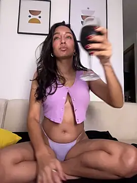 Snapshot of DianaHopson chatting on February 5, 2026, 6:59 pm DianaHopson online show from February 5, 2026, 6:59 pm