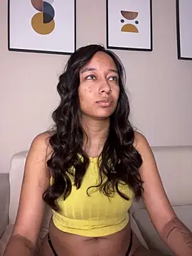 Snapshot of DianaHopson chatting on April 7, 2026, 10:39 am DianaHopson online show from April 7, 2026, 10:39 am