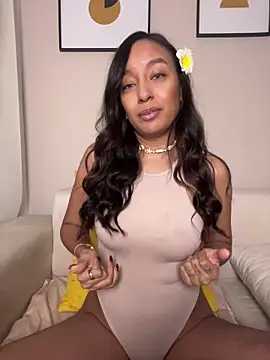 Snapshot of DianaHopson chatting on March 5, 2026, 10:45 am DianaHopson online show from March 5, 2026, 10:45 am