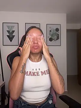 Snapshot of DianaHopson chatting on March 26, 2026, 11:19 am DianaHopson online show from March 26, 2026, 11:19 am