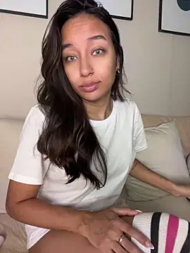 Snapshot of DianaHopson chatting on April 8, 2026, 10:28 am DianaHopson online show from April 8, 2026, 10:28 am