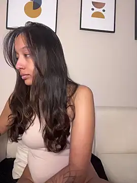 Snapshot of DianaHopson chatting on May 17, 2026, 10:48 am DianaHopson online show from May 17, 2026, 10:48 am