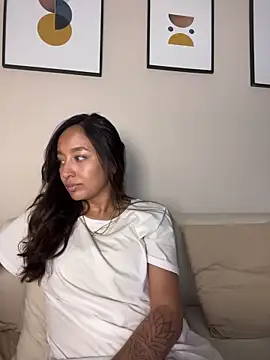 Snapshot of DianaHopson chatting on April 5, 2026, 7:09 pm DianaHopson online show from April 5, 2026, 7:09 pm