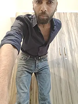 18 couple sex online show from August 5, 2026, 6:40 am