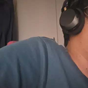 surfer fun29 online show from January 6, 2026, 3:49 pm