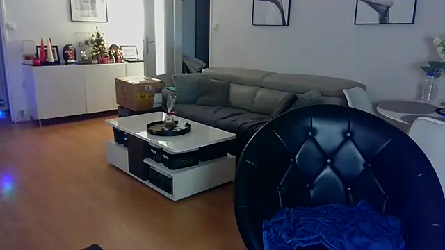 sarametisse26 online show from December 5, 2025, 7:07 am