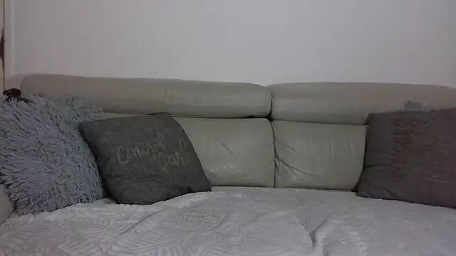 sarametisse26 online show from March 13, 2026, 7:13 am