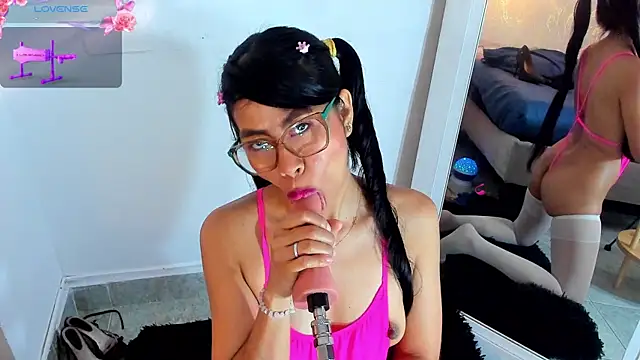 BRITANY WELLS  online show from April 8, 2026, 12:39 pm