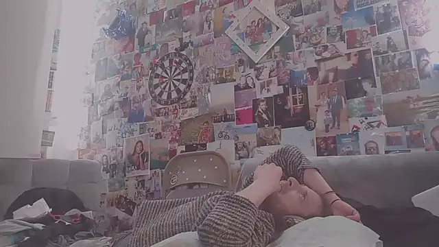 Snapshot of DownstairsSky chatting on March 3, 2025, 7:35 am DownstairsSky online show from March 3, 2025, 7:35 am