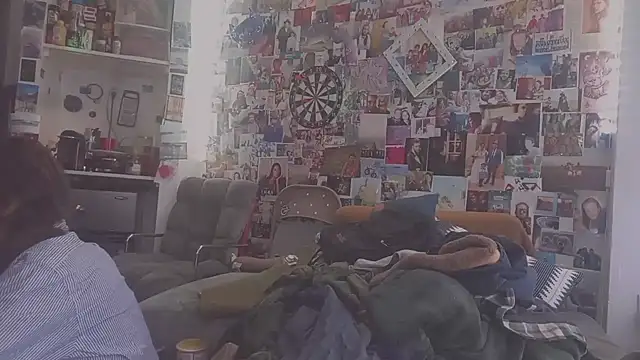 Snapshot of DownstairsSky chatting on February 13, 2025, 9:49 pm DownstairsSky online show from February 13, 2025, 9:49 pm