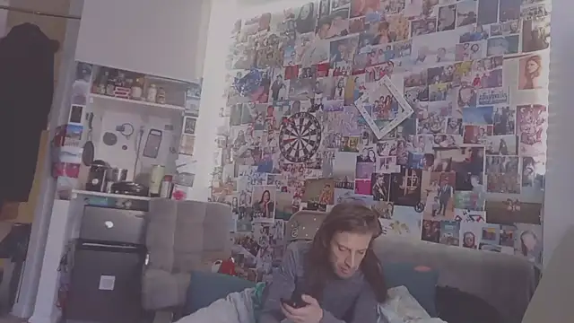 Snapshot of DownstairsSky chatting on March 1, 2025, 4:11 pm DownstairsSky online show from March 1, 2025, 4:11 pm