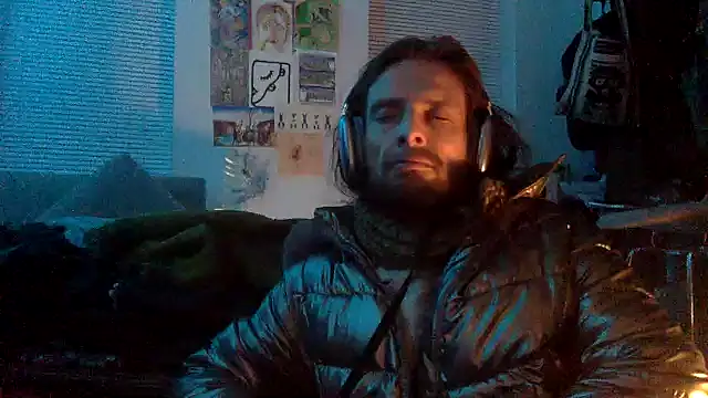 Snapshot of DownstairsSky chatting on December 25, 2024, 8:18 am DownstairsSky online show from December 25, 2024, 8:18 am