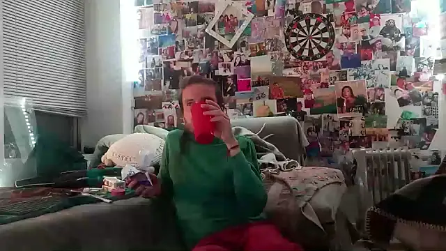 Snapshot of DownstairsSky chatting on January 31, 2025, 11:56 pm DownstairsSky online show from January 31, 2025, 11:56 pm