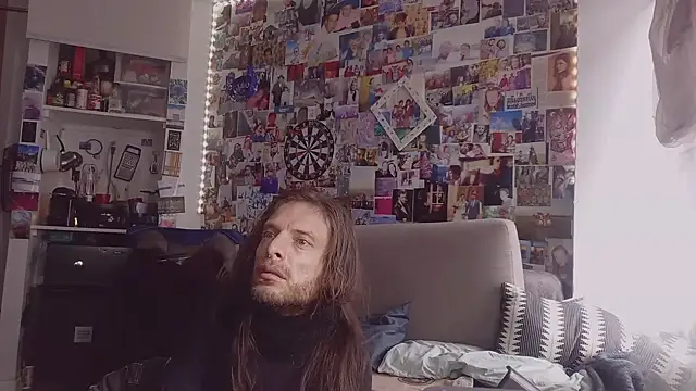 Snapshot of DownstairsSky chatting on March 6, 2025, 3:13 pm DownstairsSky online show from March 6, 2025, 3:13 pm