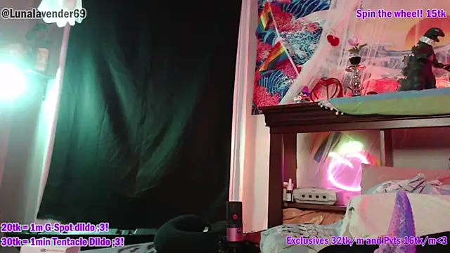 lunalavender69 online show from February 25, 2025, 12:58 am