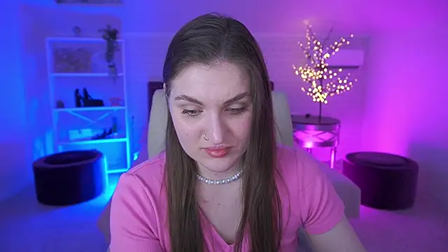 Snapshot of EmmyCharmm chatting on June 7, 2026, 6:07 am EmmyCharmm online show from June 7, 2026, 6:07 am